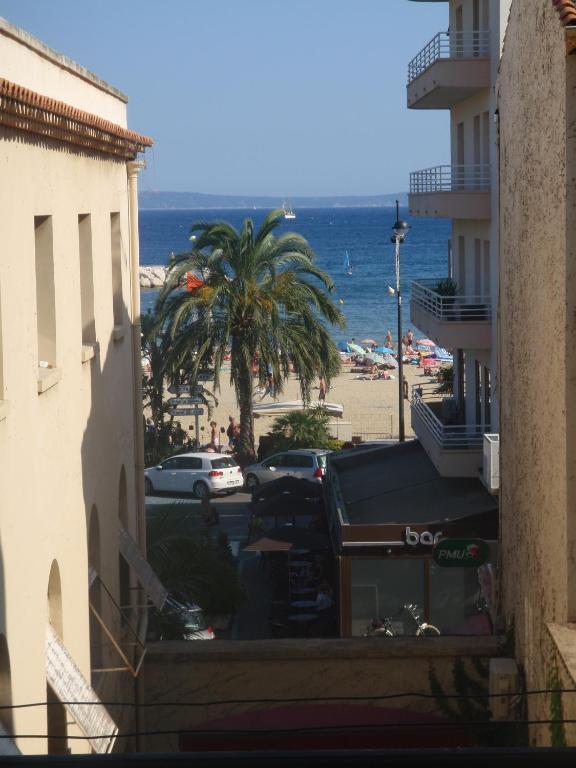 Hôtel L'Oustaou Le Lavandou Quarto foto