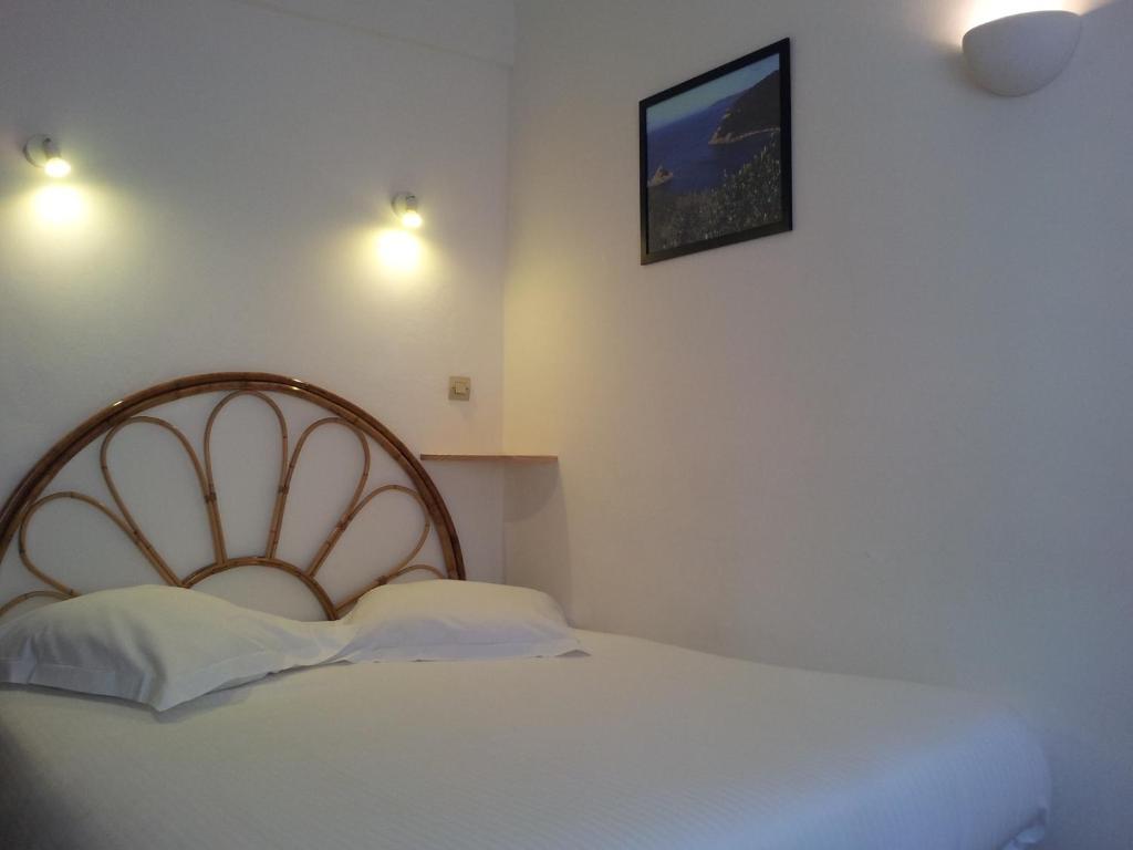 Hôtel L'Oustaou Le Lavandou Quarto foto
